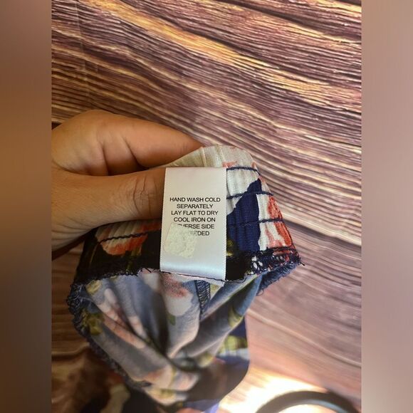 Iman Flowered Stretchable Pants. Size X-Large. - Picture 2 of 4